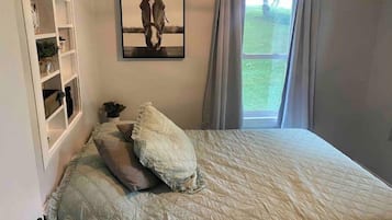 2 bedrooms, desk, free WiFi, bed sheets