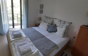 3 bedrooms, in-room safe, travel cot, free WiFi