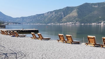 Una spiaggia nelle vicinanze