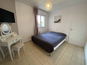 2 bedrooms, iron/ironing board, travel crib, free WiFi