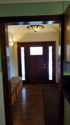 Interior - Pinecrestarearentals #18 Book 2nights get 3rd free Feb 8 stay watch Superbowl!. (LONG BARN)