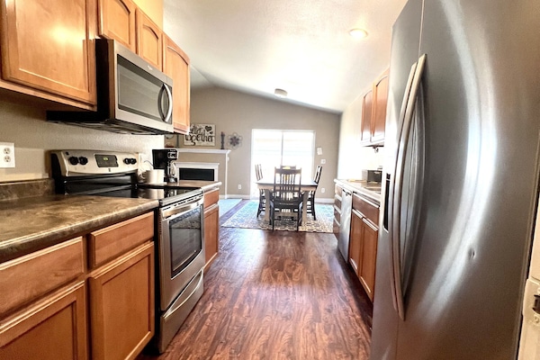 Refrigerador, microondas, horno, placa de cocina