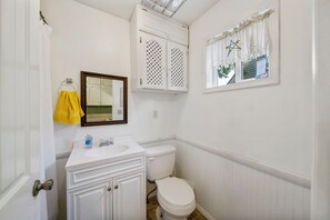 Hårtørrer, håndklæder, Sæbe, Toiletpapir