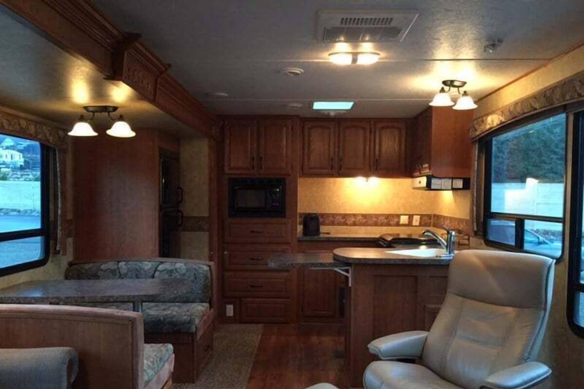 Exclusive Room, 1 King Bed, Marina View, Lakeside | Blackout drapes, iron/ironing board, WiFi (free), individually decorated