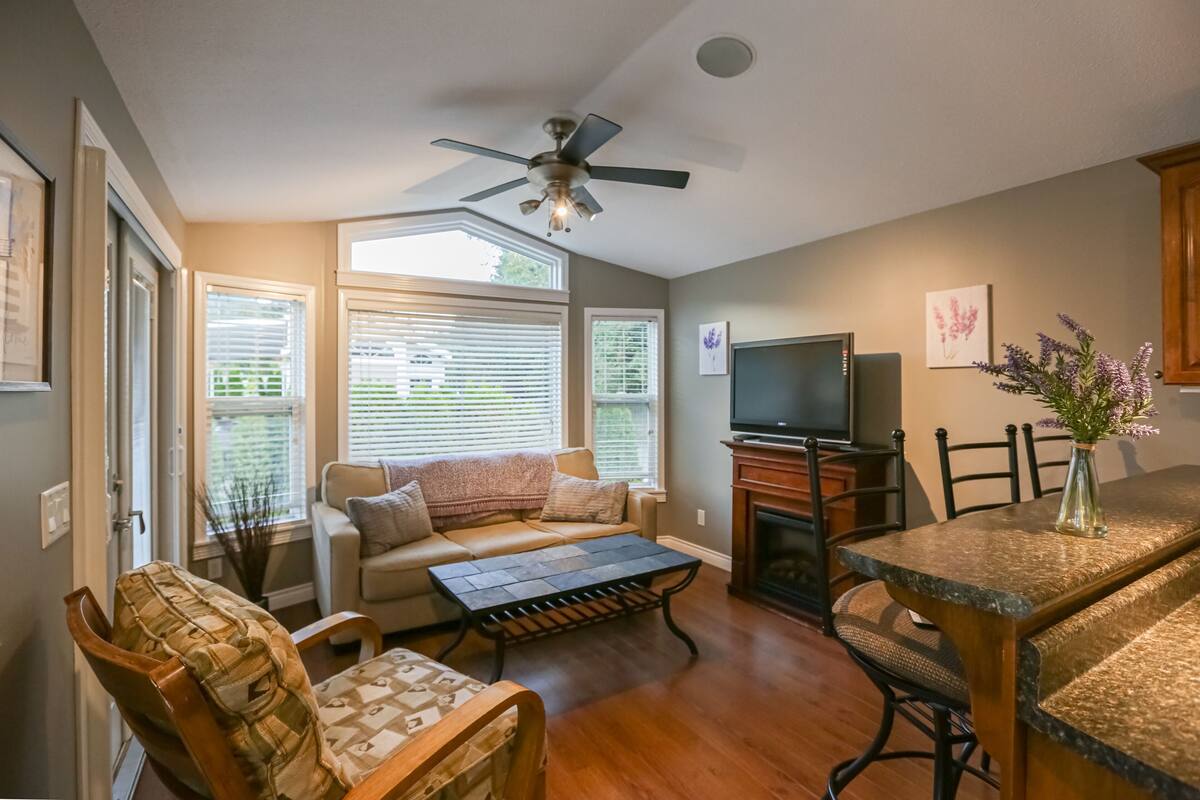 Family Cottage | Blackout drapes, iron/ironing board, WiFi (free), individually decorated
