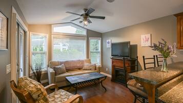 Cottage familiare | Con stile personalizzato, con arredamento individuale, tende oscuranti