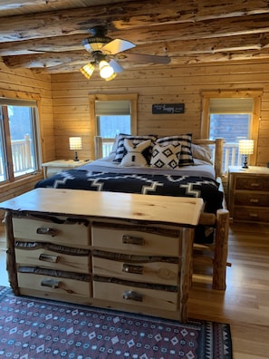 5 Schlafzimmer, Schreibtisch, Bügeleisen/Bügelbrett, Reisekinderbett