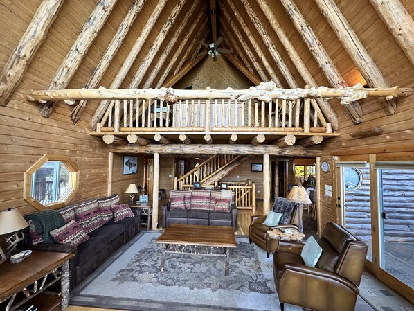 Smart-TV, Kamin, Videospiele, DVD-Player