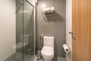 Dusche, Handtücher, Toilettenpapier