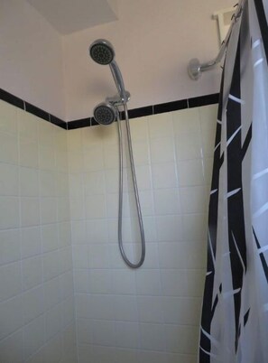 Badekar, hårtørrer, håndklæder, Sæbe