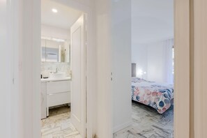 2 chambres, fer et planche à repasser, Wi-Fi, draps fournis