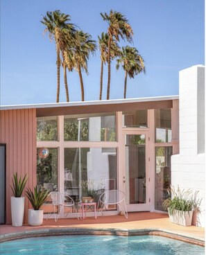 A heated pool - Enjoy mountain views while floating in the pool, sleeps 6 + hot tub & fire pit (Palm Springs)