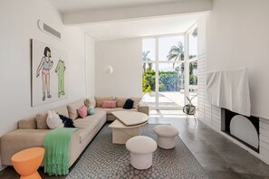 Smart TV, ping pong, books, stereo - Enjoy mountain views while floating in the pool, sleeps 6 + hot tub & fire pit (Palm Springs)