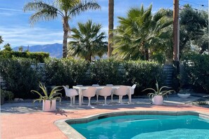A heated pool - Enjoy mountain views while floating in the pool, sleeps 6 + hot tub & fire pit (Palm Springs)