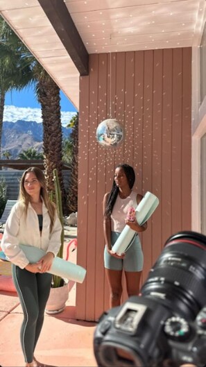 Property grounds - Mr. Pink's Poolside Retreat: Hot Tub, Heated Pool, Fire Pit, Ping Pong, + Games (Palm Springs)