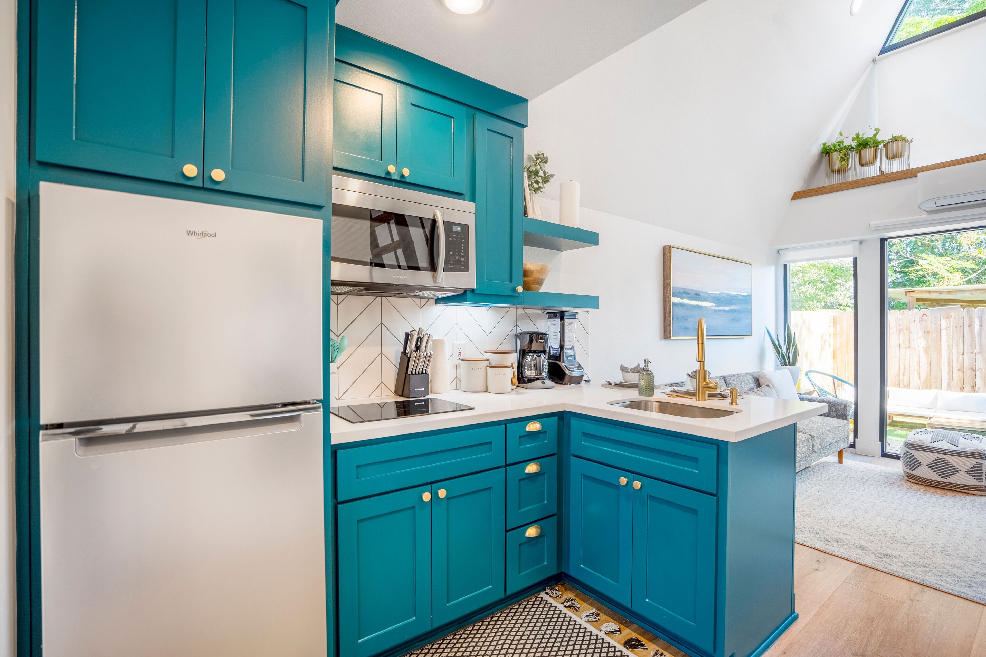 Microwave, oven, coffee/tea maker, blender