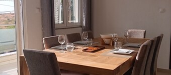 Beautiful 3 bed apt in Praia. Home away from Home.