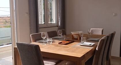 Beautiful 3 bed apt in Praia. Home away from Home.