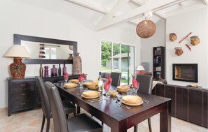 Dining - Domaine de Fontenelles Villa (L'Aiguillon Sur Vie)