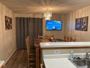 Dining - 5BR Kid-friendly Retreat w/ Hot Tub, BBQ grill, Fire Pit, Near Attractions (Colorado Springs)