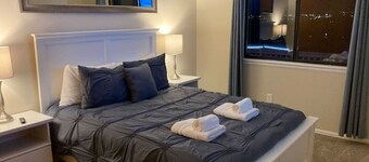 5BR Kid-friendly Retreat w/ Hot Tub, BBQ grill, Fire Pit, Near Attractions