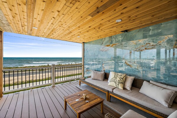 Outdoor dining - Golden Magnolia Resort & Spa (Flagler Beach)