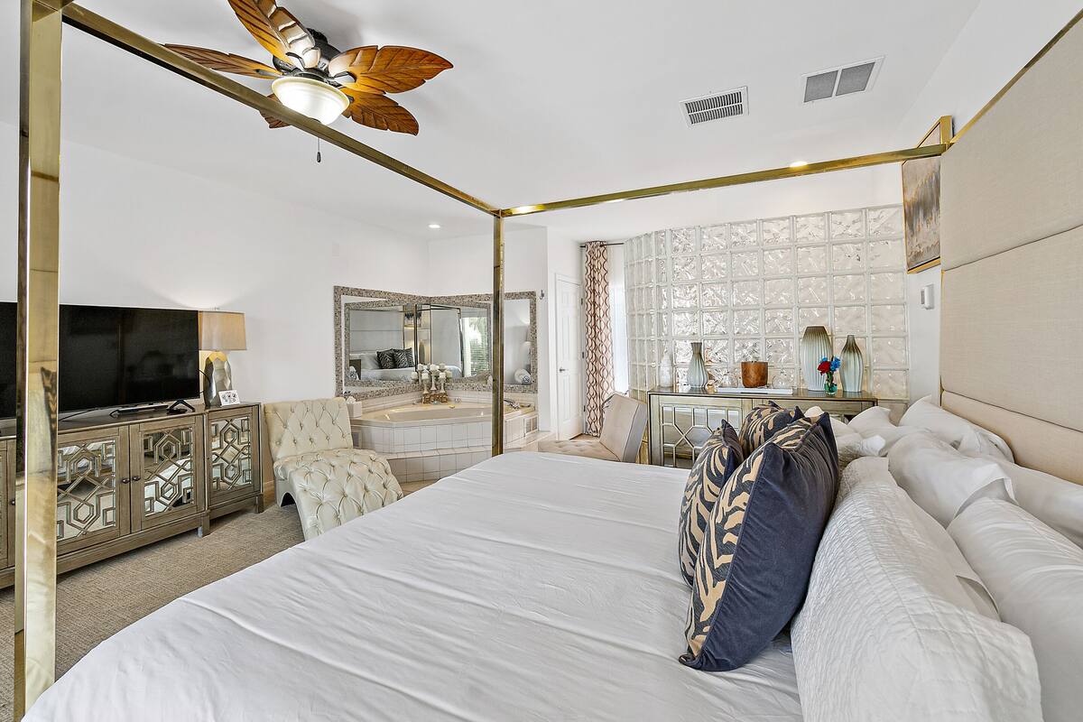 Elite Room | Premium bedding, down comforters, pillowtop beds, in-room safe