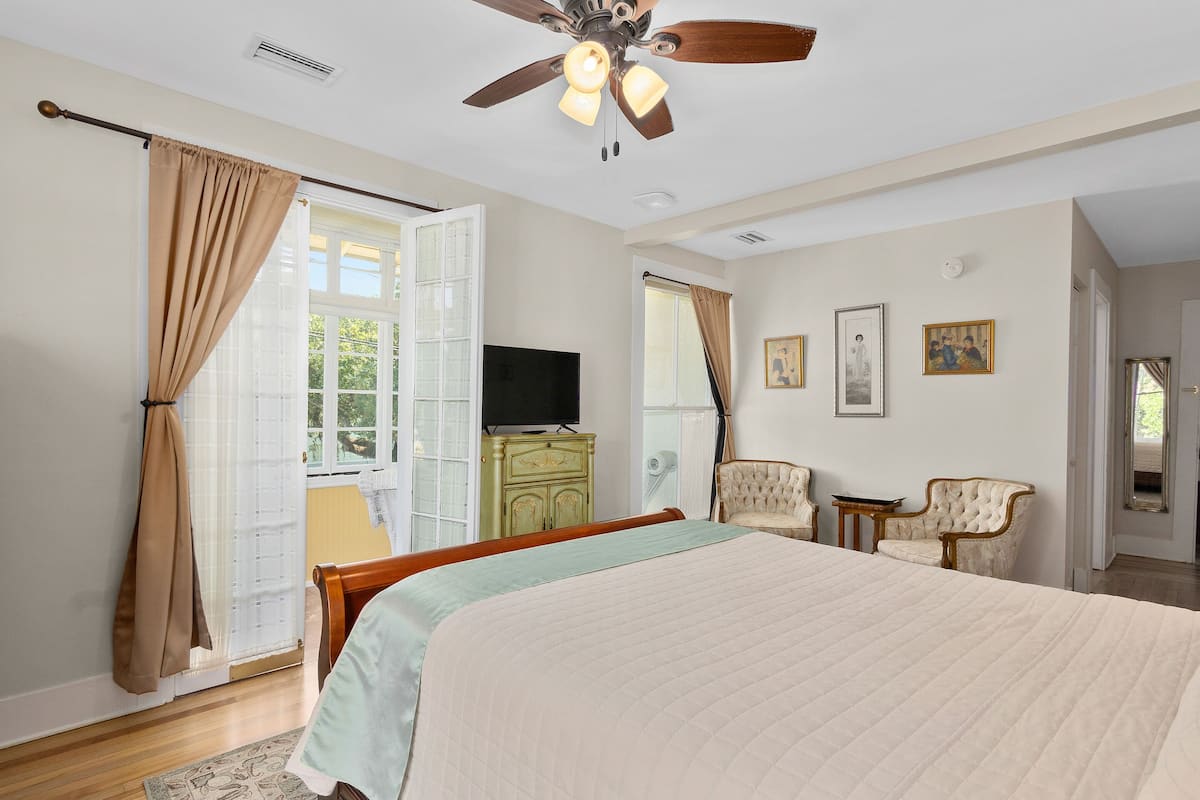 Premium bedding, down duvets, pillow-top beds, free minibar items