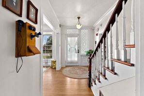 Interior entrance - Golden Magnolia Marine (Daytona Beach)