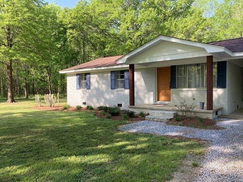 Bougie Residence in a Country Setting near Enid and Grenada Lake
