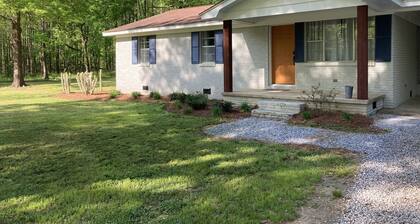 Bougie Residence in a Country Setting near Enid and Grenada Lake