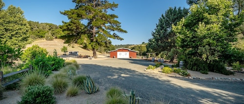 The Quintessential Barn at Farm Blanc Et Rouge