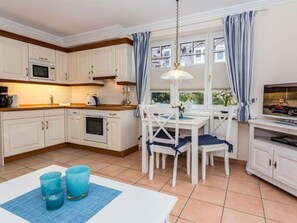 Fridge, microwave, oven, stovetop - Alte Stadtgärtnerei, Whg. 23 - Old city nursery (Sylt)