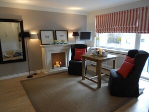 Unclassified image, 2 of 8, button