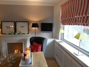 Unclassified image, 3 of 8, button