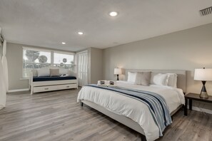 4 bedrooms, desk, iron/ironing board, travel cot