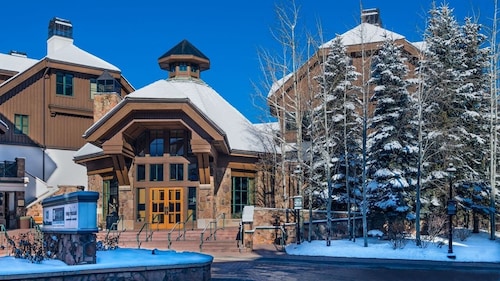 Ski In/Ski Out Condo just walking distance to the Village