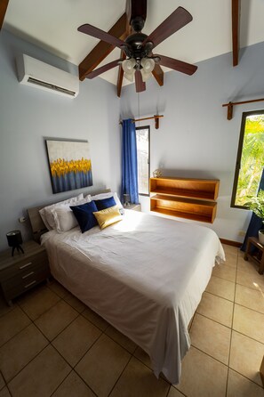 3 chambres, coffres-forts dans les chambres, fer et planche à repasser