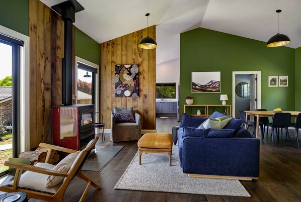 Télévision, cheminée