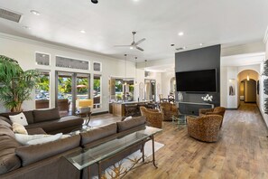TV, fireplace