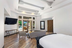 5 bedrooms, iron/ironing board, free WiFi