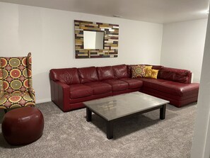 Smart TV, fireplace, video games, ping pong - Enjoy Artisan Bread ❤️ Quiet Rambler + Historic Park, Firepit, Pets, 2 Car Garage (Orem)