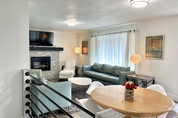 TV connectée, cheminée, jeux vidéo, table de tennis de table