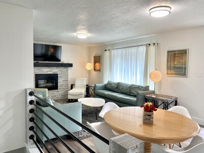 Enjoy Artisan Bread ❤️ Quiet Rambler + Historic Park, Firepit, Pets, 2 Car Garage