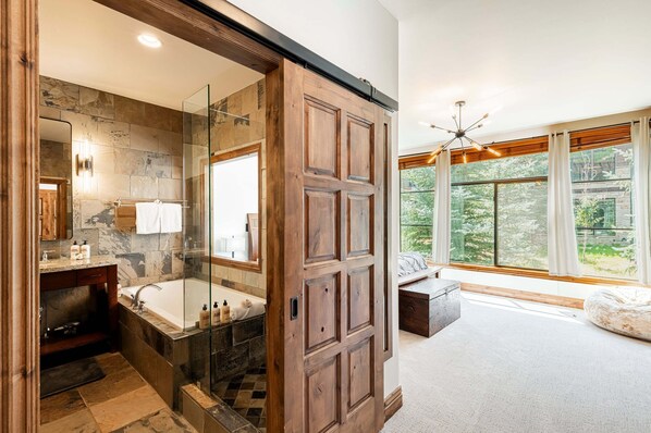 Shower, jetted bath, hair dryer, towels