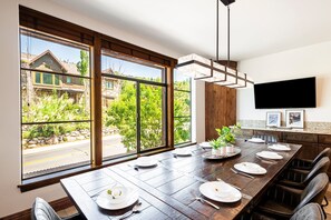 Dining - Mountain View Rooftop Deck + Hot Tub, walk to Main st. Park City Ultimate Loft 4 (Park City)