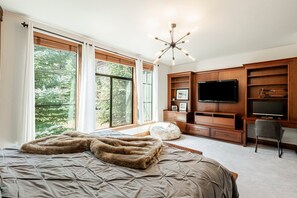 3 bedrooms, desk, iron/ironing board, WiFi