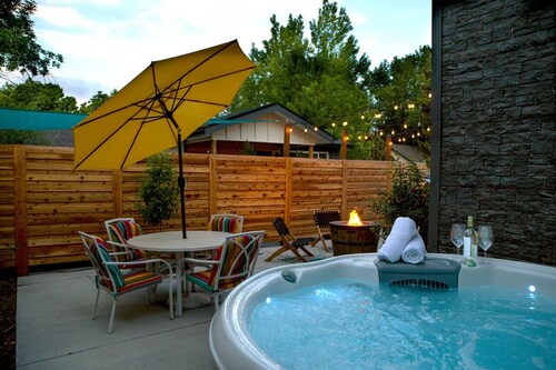 Cozy Bungalow w/ Hot Tub & Fire Pit, Walk Downtown