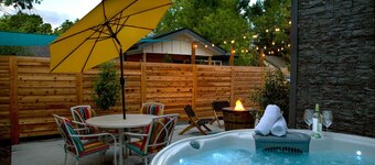 Cozy Bungalow w/ Hot Tub & Fire Pit, Walk Downtown