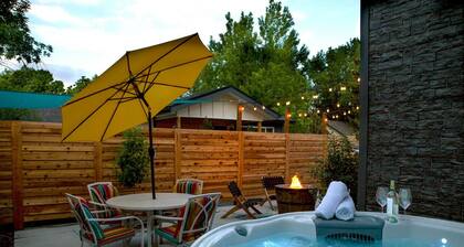 Cozy Bungalow w/ Hot Tub & Fire Pit, Walk Downtown